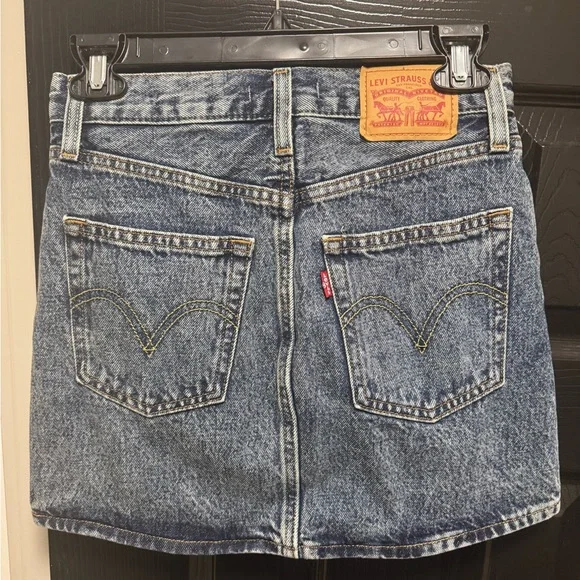 Levi's Denim Skirt ICON Stretch Worn Once EXC LIKE NEW CONDITION - Picture 7 of 17